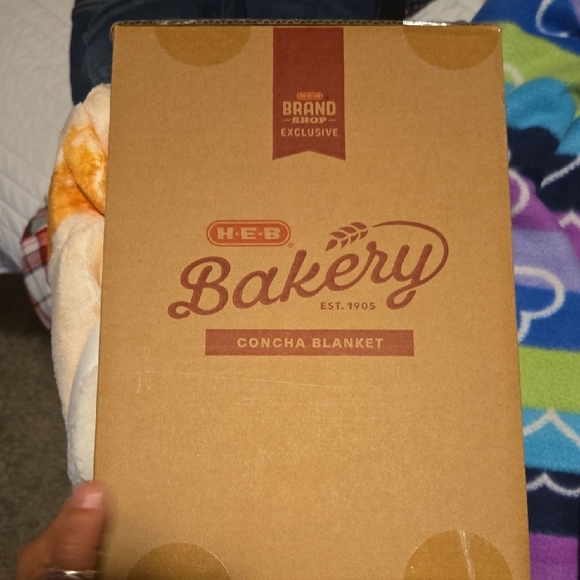 H-E-B Bakery Wearable Blanket with Hood - Picture 4 of 7